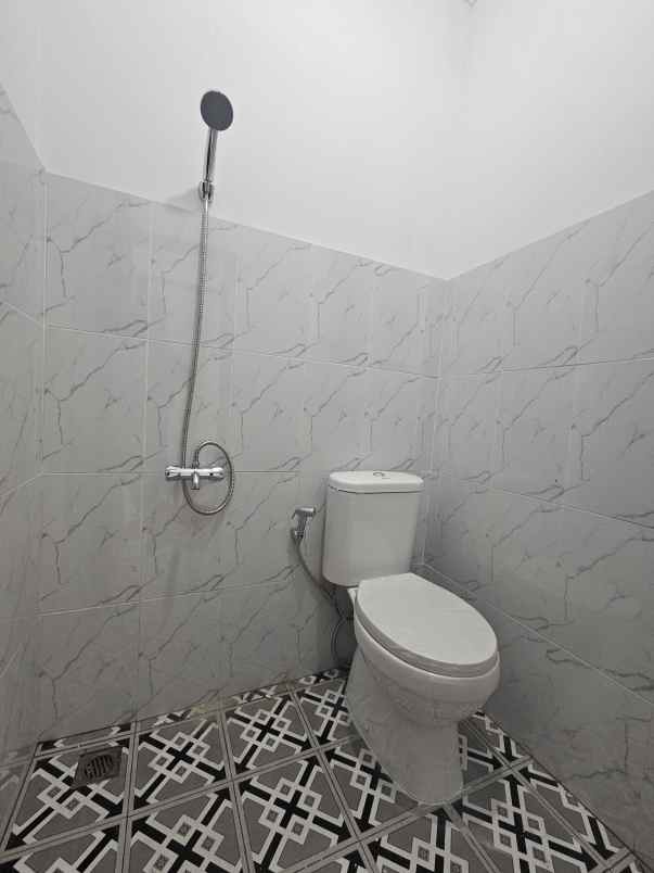 dijual rumah jalan raya cipayung jaya depok