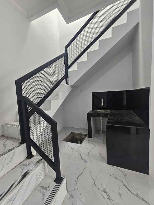 dijual rumah jalan raya cipayung jaya depok