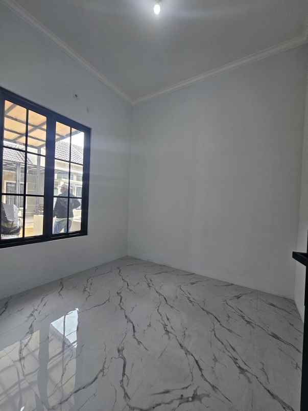 dijual rumah jalan raya cipayung jaya depok