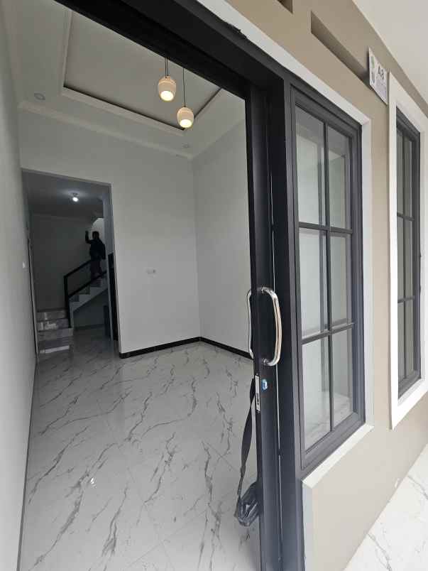 dijual rumah jalan raya cipayung jaya depok