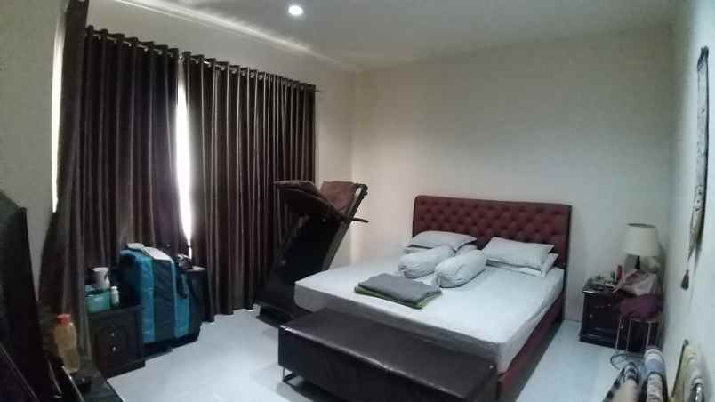 dijual rumah jalan raya cirendeu