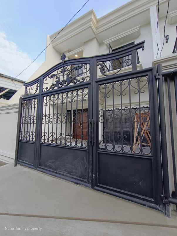 dijual rumah jalan raya kembangan joglo