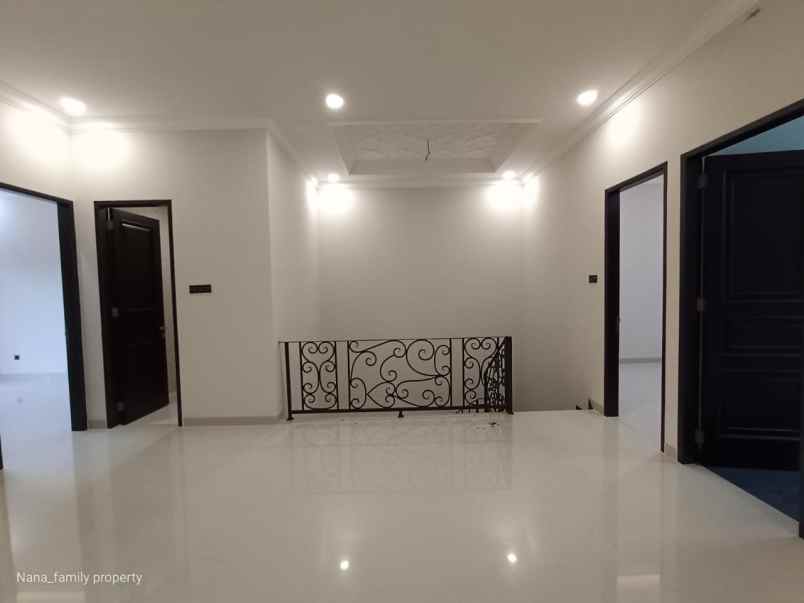 dijual rumah jalan raya kembangan joglo