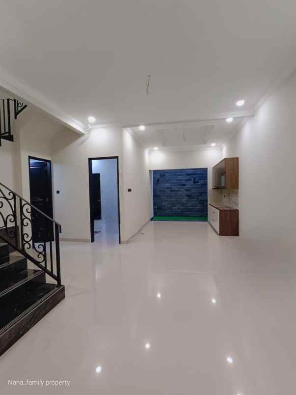 dijual rumah jalan raya kembangan joglo