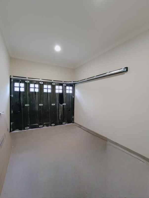 dijual rumah jalan raya kembangan joglo