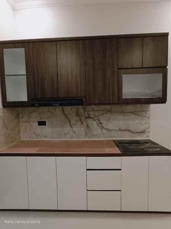 dijual rumah jalan raya kembangan joglo