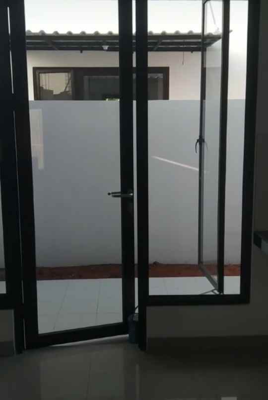 dijual rumah jalan raya mustika sari