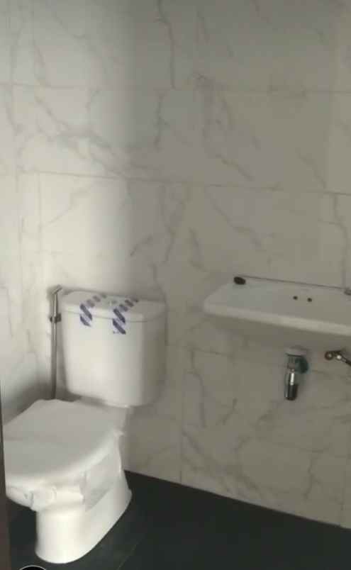 dijual rumah jalan raya mustika sari