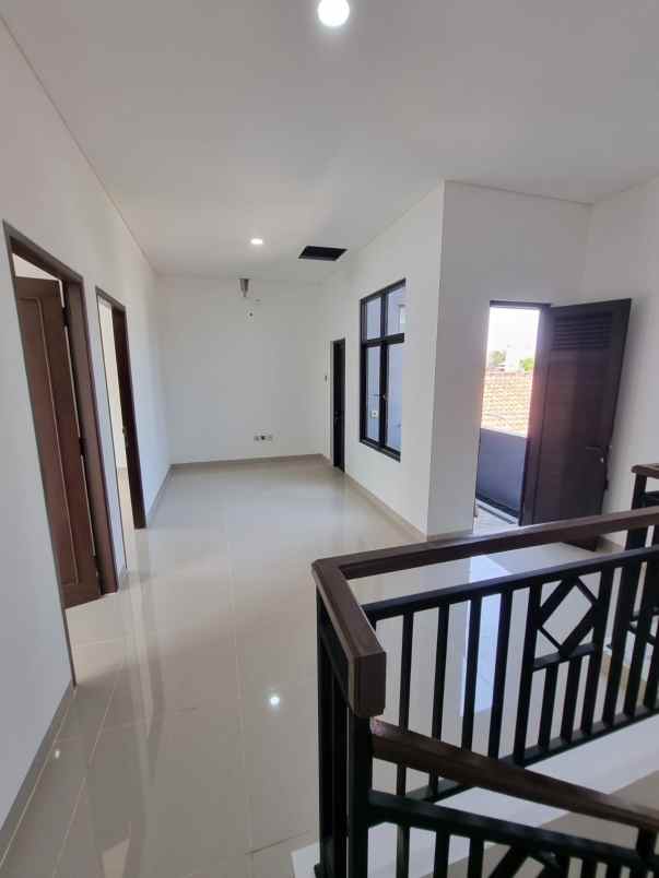 dijual rumah jalan raya pangkalan jati