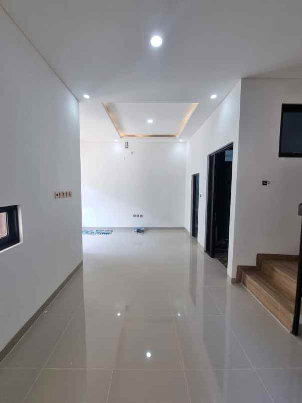 dijual rumah jalan raya pangkalan jati