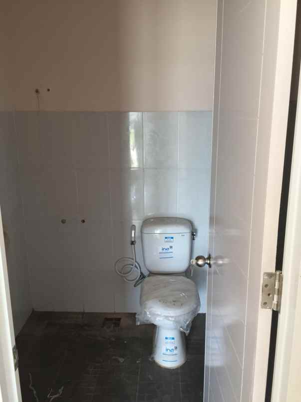 dijual rumah jalan raya perocbaan cileunyi