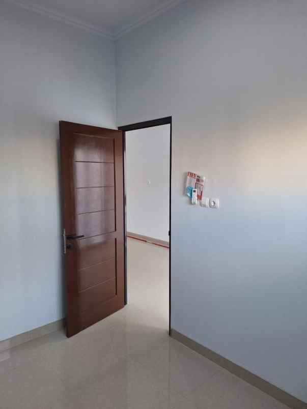 dijual rumah jalan raya serua ciputat