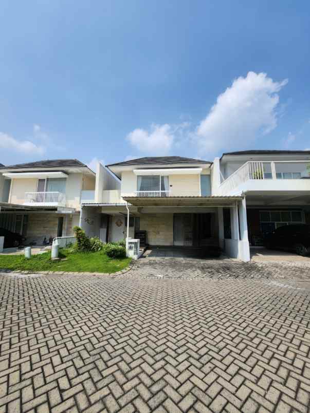 dijual rumah jalan royal residence