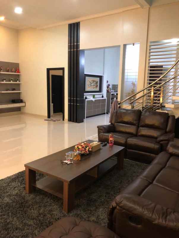 dijual rumah jalan sultan abdurahman