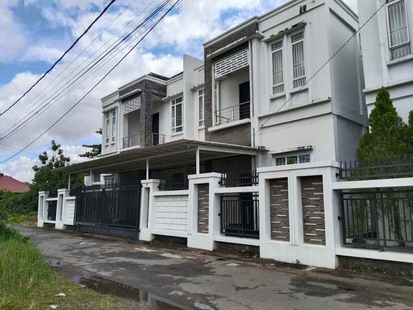 dijual rumah jalan sultan abdurahman