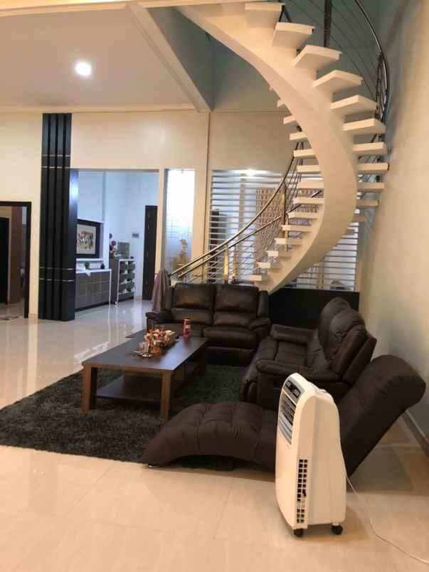 dijual rumah jalan sultan abdurahman