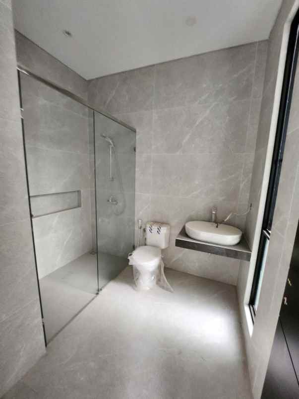 dijual rumah jalan woodland