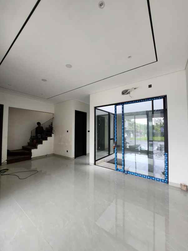 dijual rumah jalan woodland