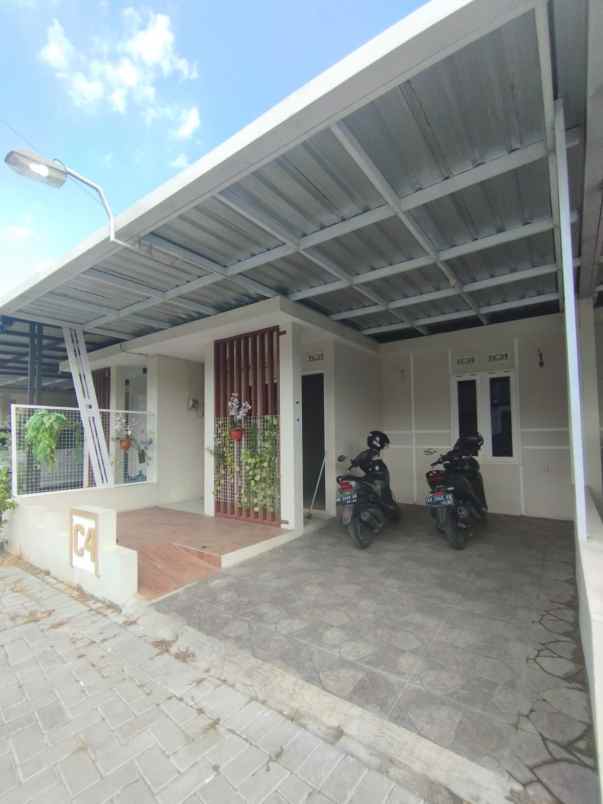 dijual rumah jambidan