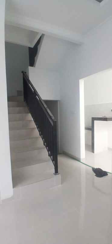 dijual rumah jatiwaringin
