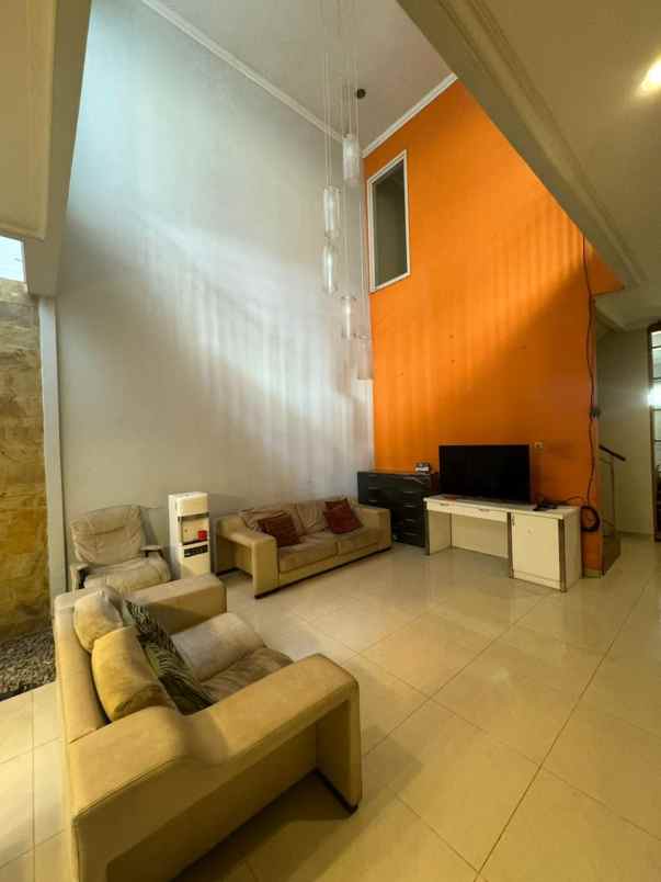 dijual rumah jatiwaringin jakarta timur