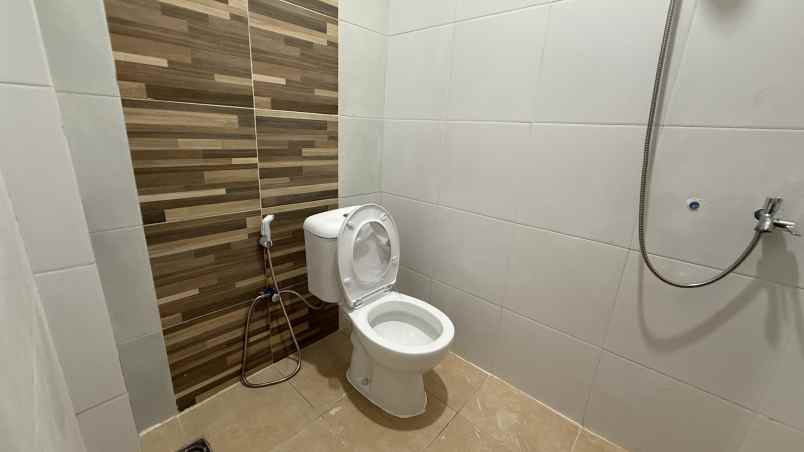 dijual rumah jelupang