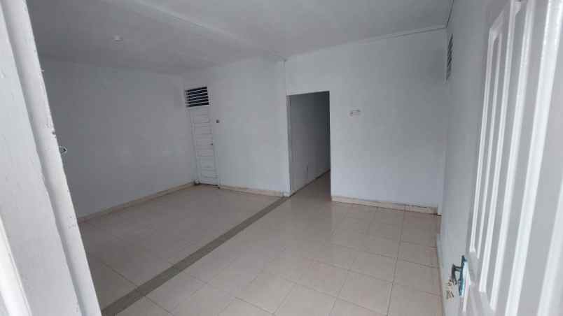 dijual rumah jl bukit barisan harga 305 juta nego