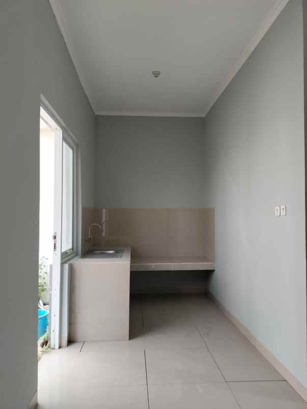 dijual rumah jl cipageran