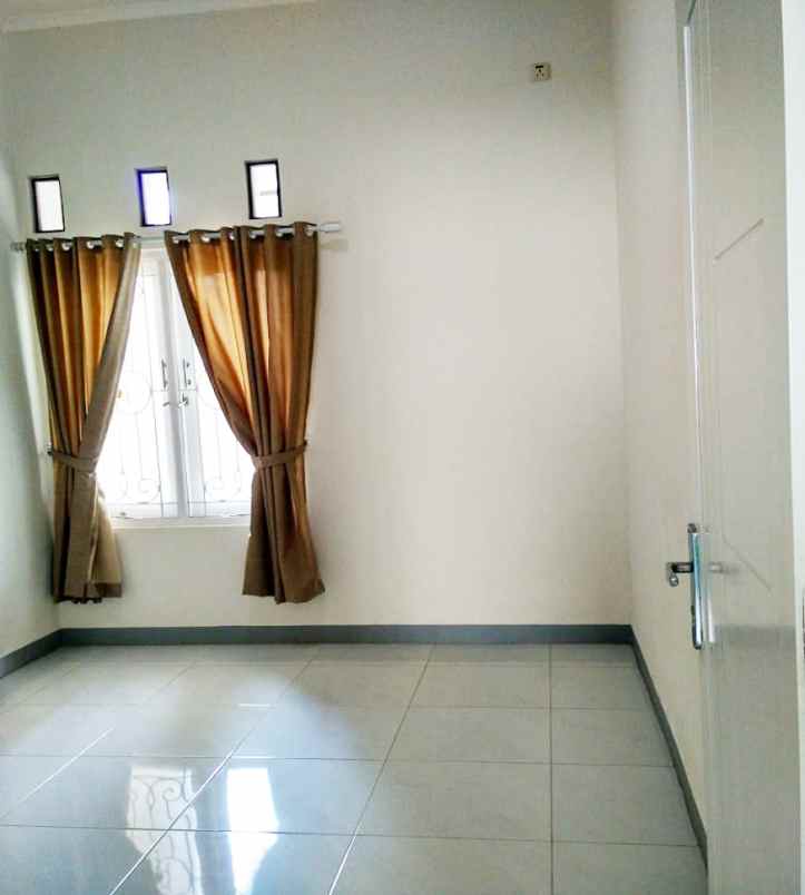 dijual rumah jl dieng iv no 6c kel