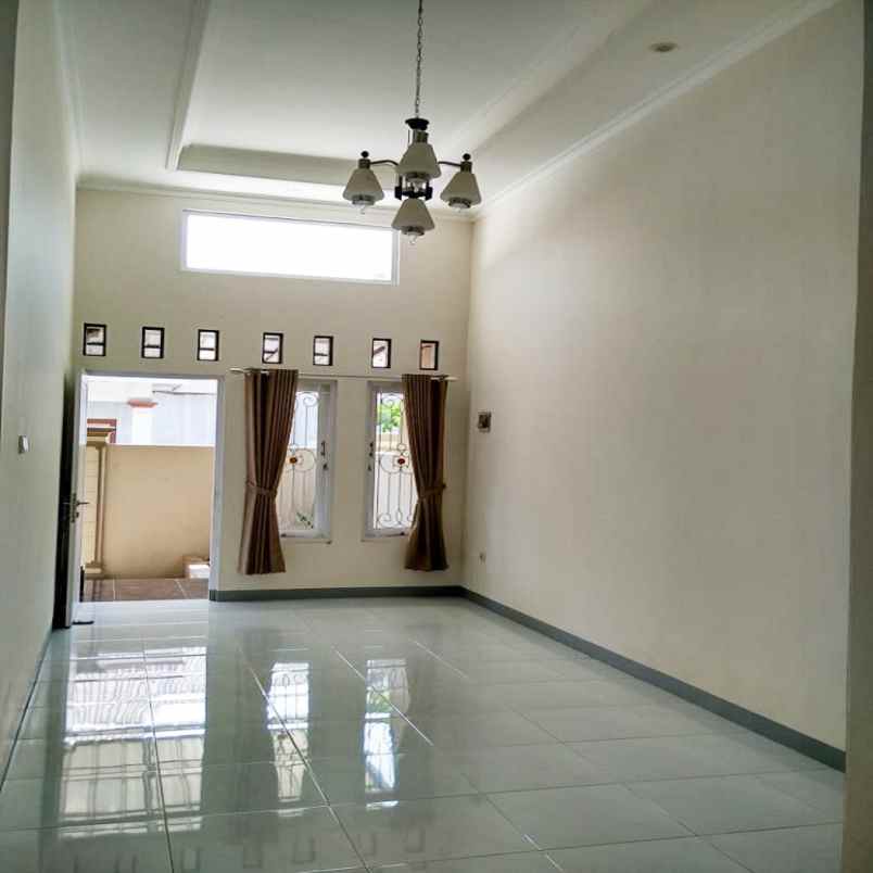 dijual rumah jl dieng iv no 6c kel