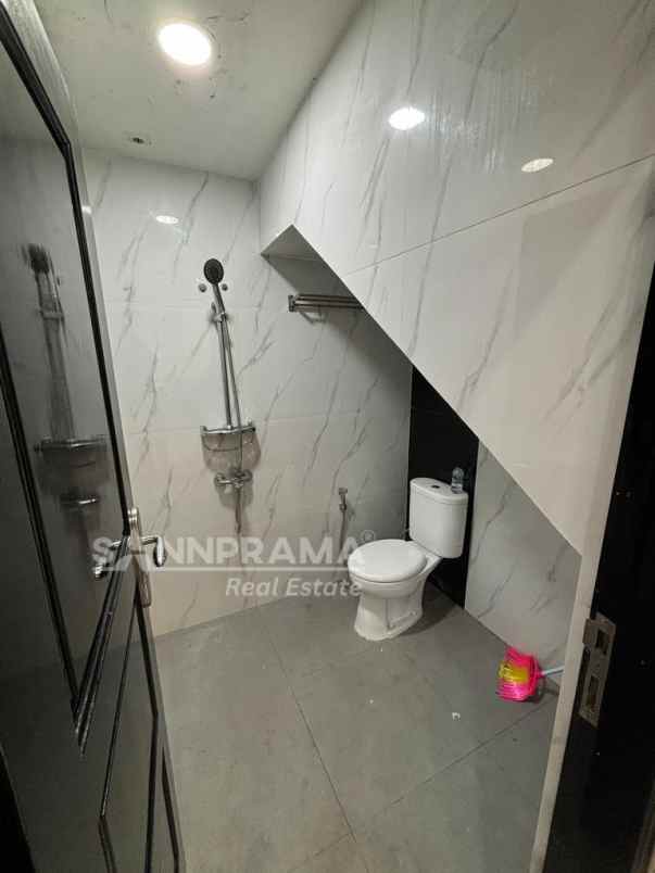 dijual rumah jl dukuh indah