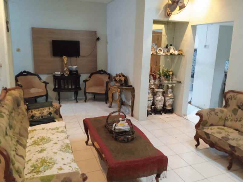 dijual rumah jl galuh raya cirendeu