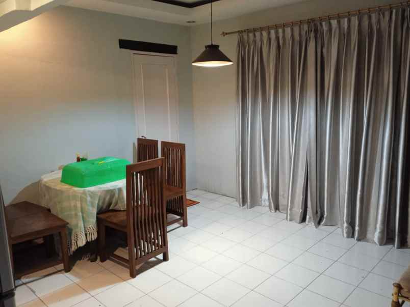 dijual rumah jl galuh raya cirendeu