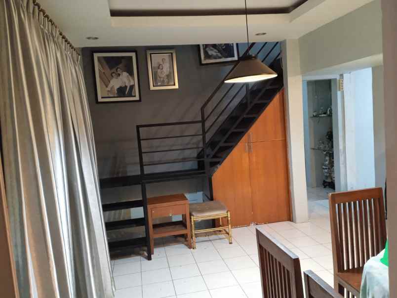dijual rumah jl galuh raya cirendeu