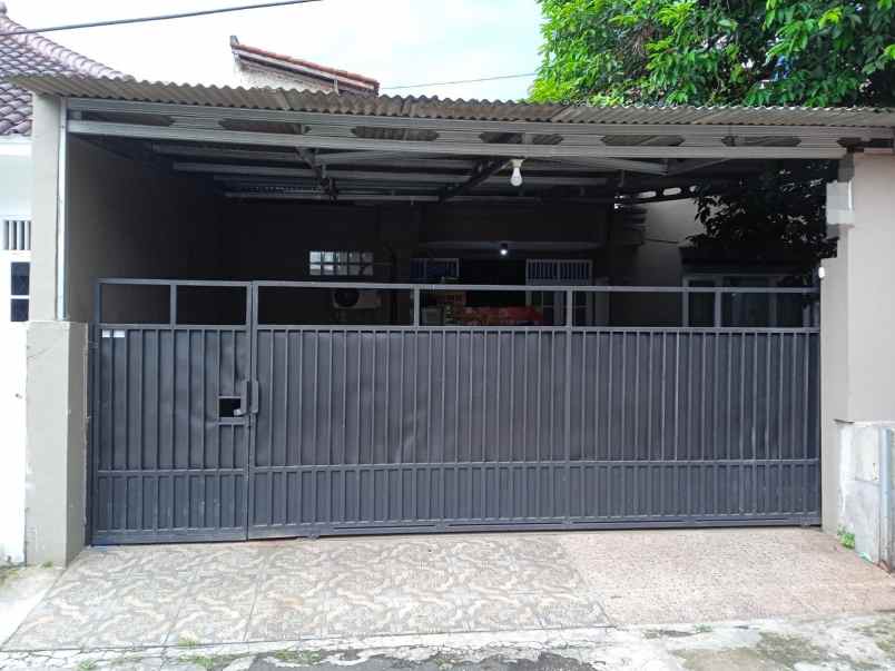 dijual rumah jl galuh raya cirendeu