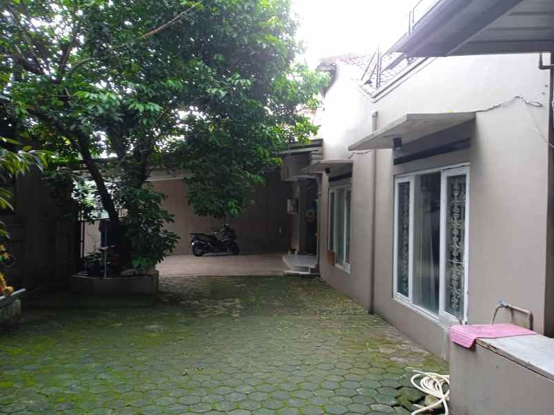 dijual rumah jl galuh raya cirendeu