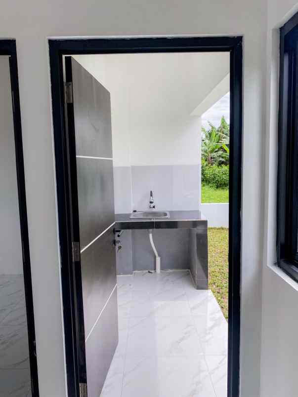 dijual rumah jl ir soekarno cirendang