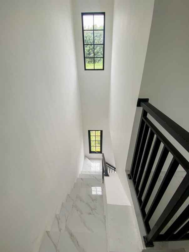 dijual rumah jl ir soekarno cirendang