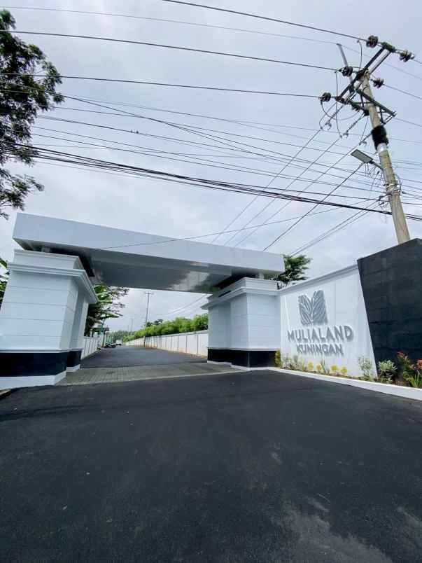 dijual rumah jl ir soekarno cirendang