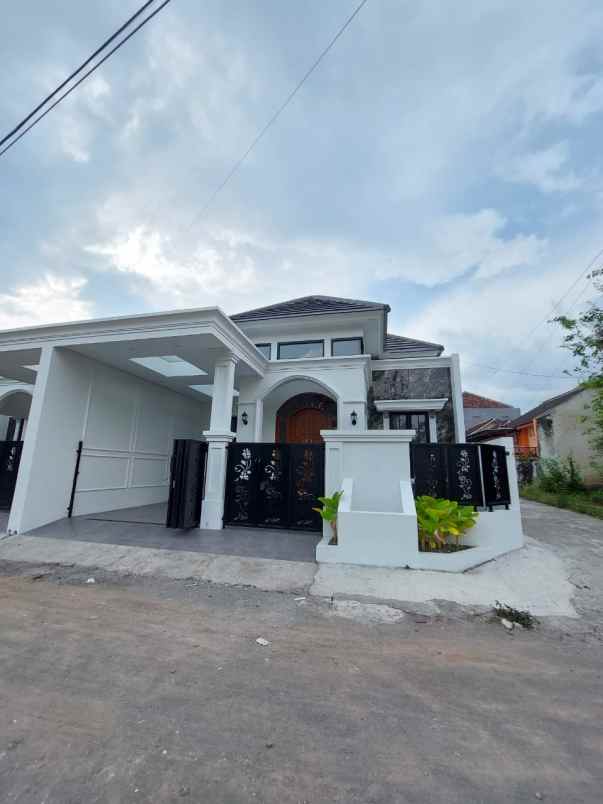 dijual rumah jl kaliurang km 12