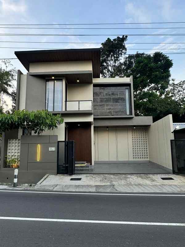 dijual rumah jl kapten haryadi