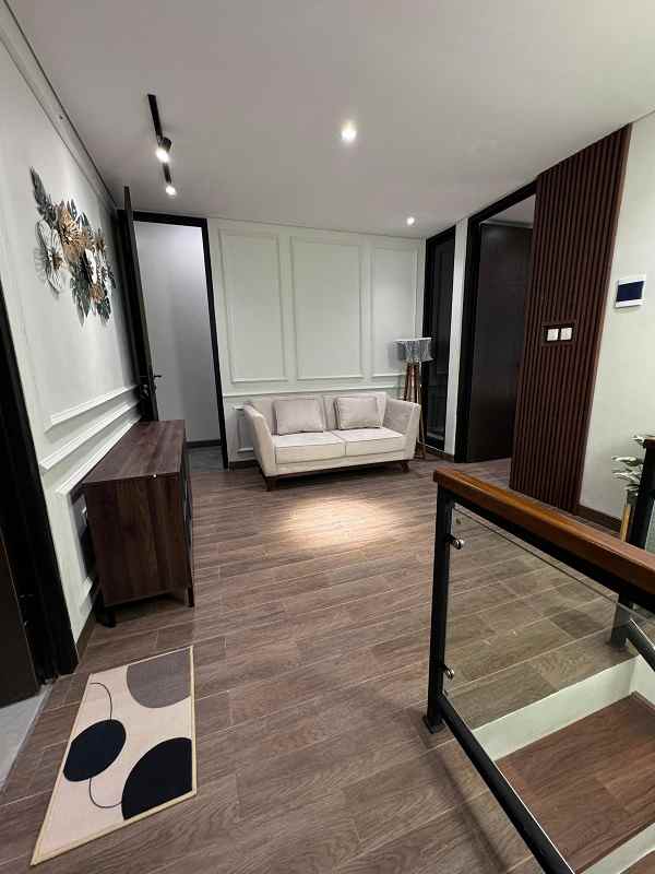 dijual rumah jl kapten haryadi