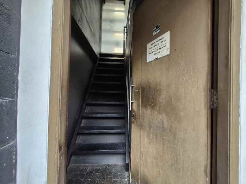 dijual rumah jl karya utama no 8 rt 007