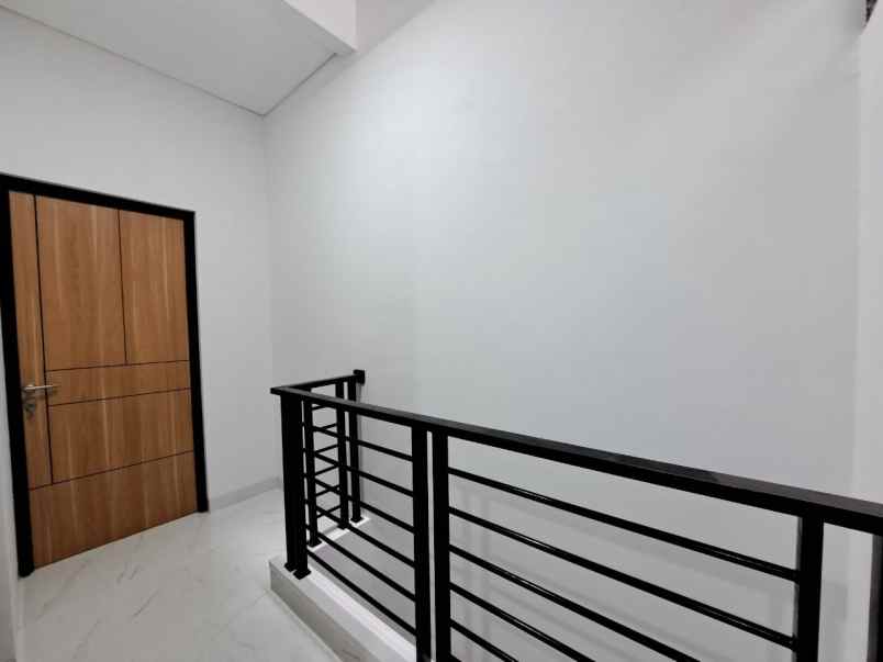 dijual rumah jl kayu manis