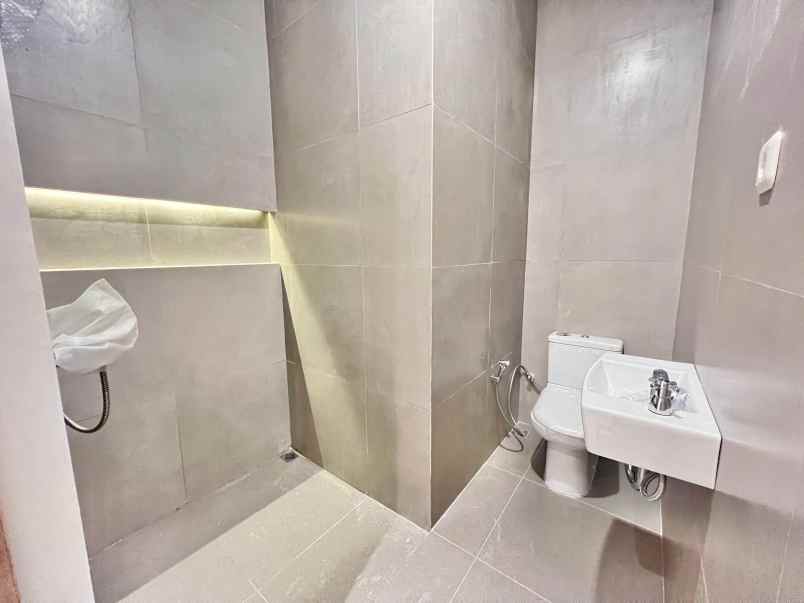 dijual rumah jl kodau raya pondok