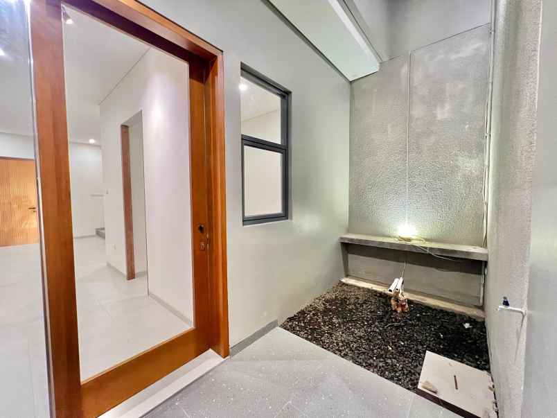 dijual rumah jl kodau raya pondok