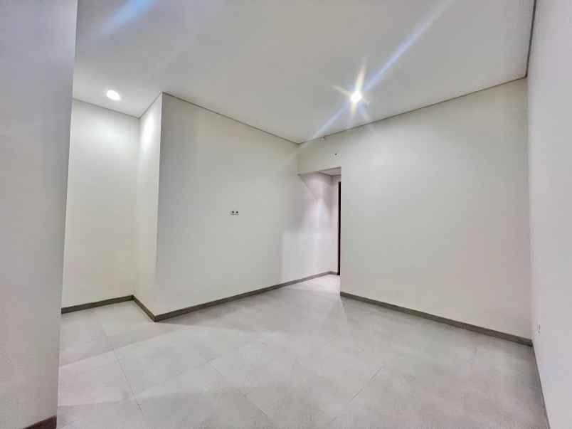 dijual rumah jl kodau raya pondok