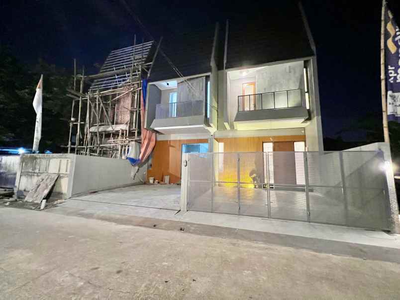 dijual rumah jl kodau raya pondok