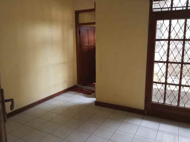 dijual rumah jl mars tata surya