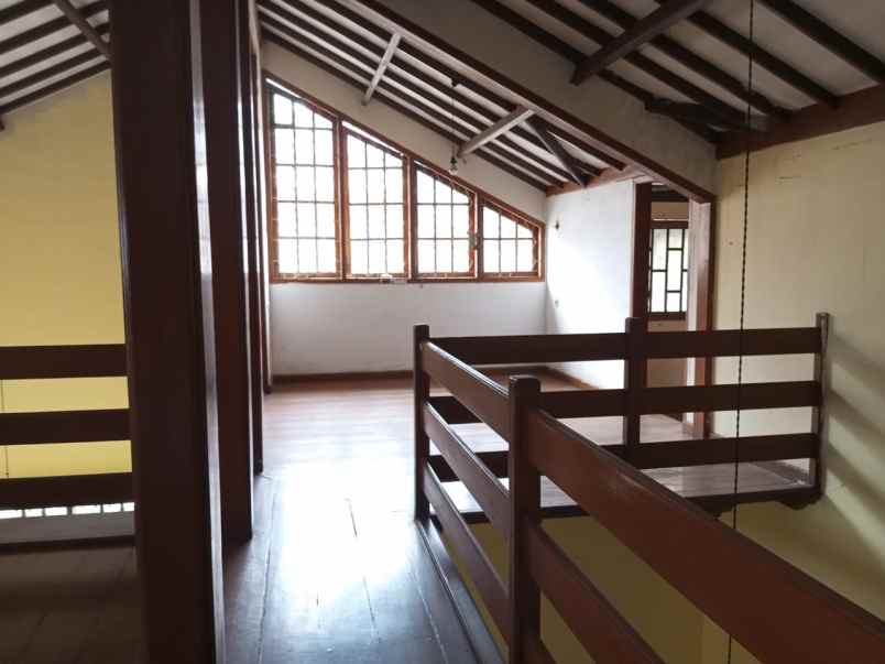 dijual rumah jl mars tata surya